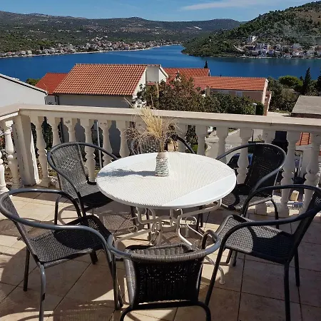 아파트 Adriatic 로고즈니차